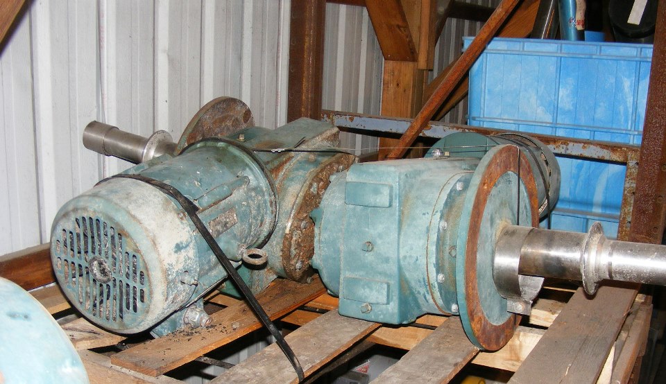 (4) used Agitators 2/1 HP, 1750/875 rpm, 460 volt motor with 14/7 RPM output. Reliance motors.  Stainless shaft stub. Units were mounted to top mounted Sweep mixers. 
